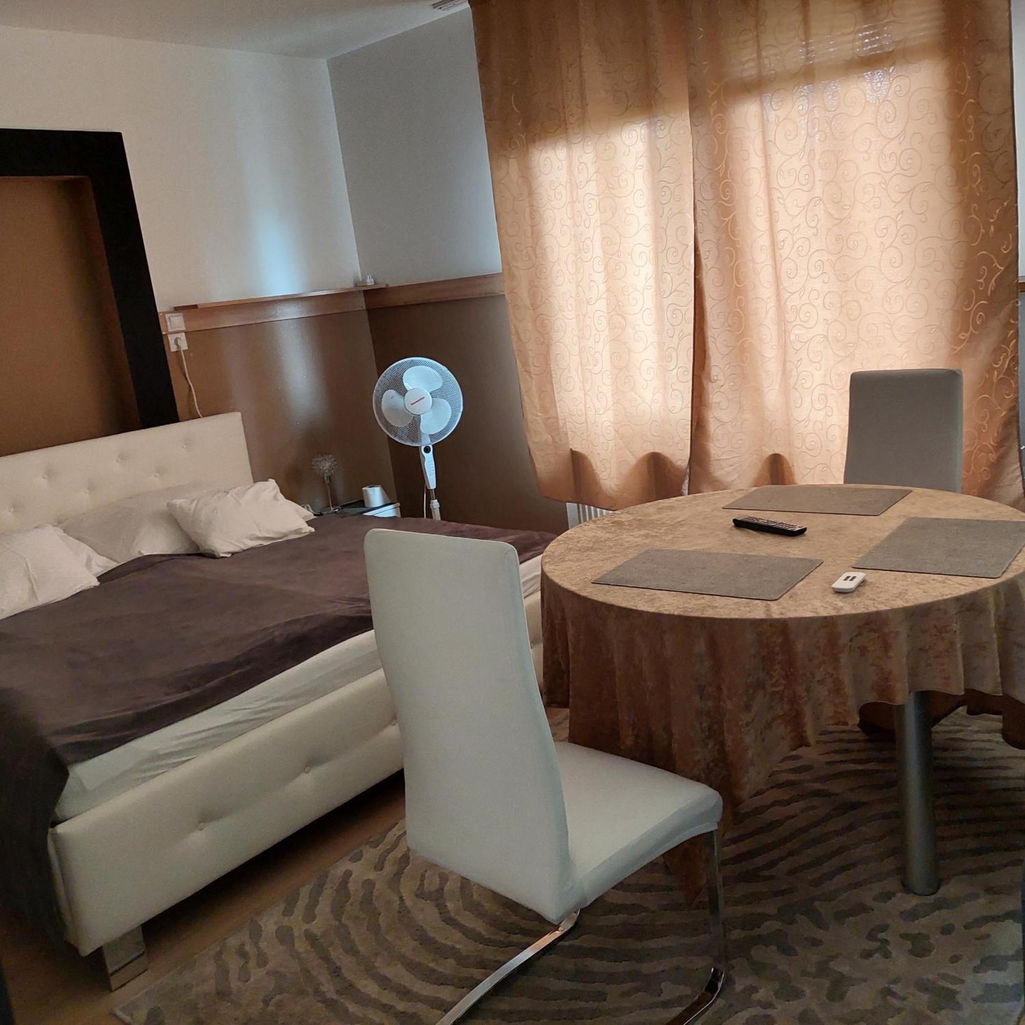 Ujszeged Apartman מראה חיצוני תמונה